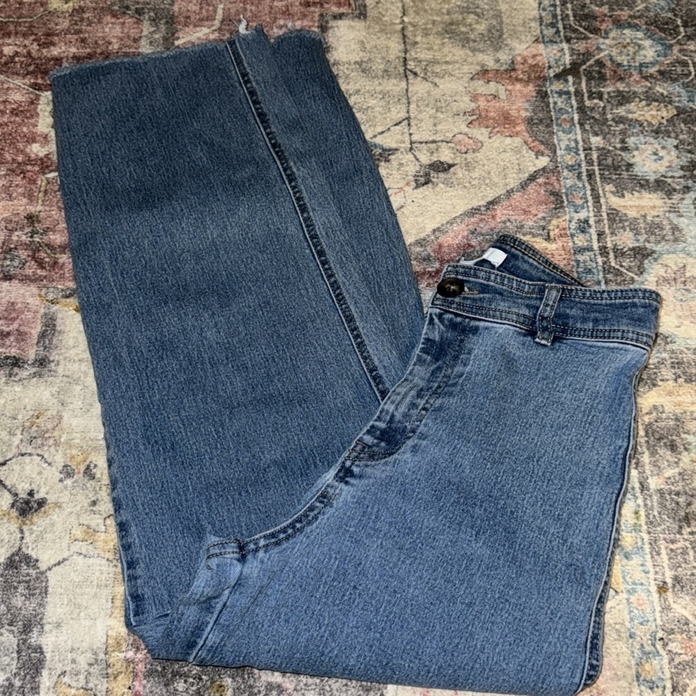 H&M stretch high waist straight leg raw / frayed hem medium wash crop jeans Sz 6